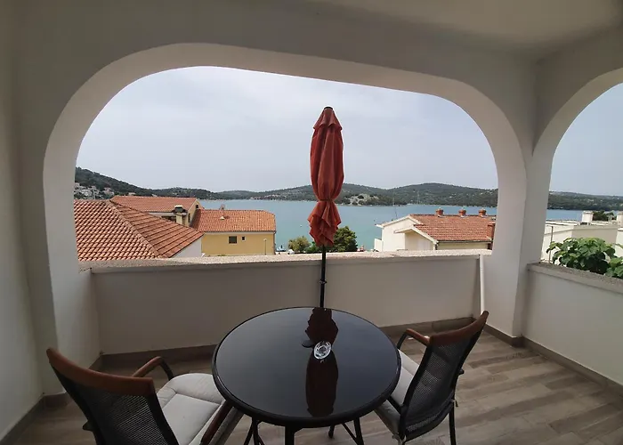 Apartments Perina Tisno