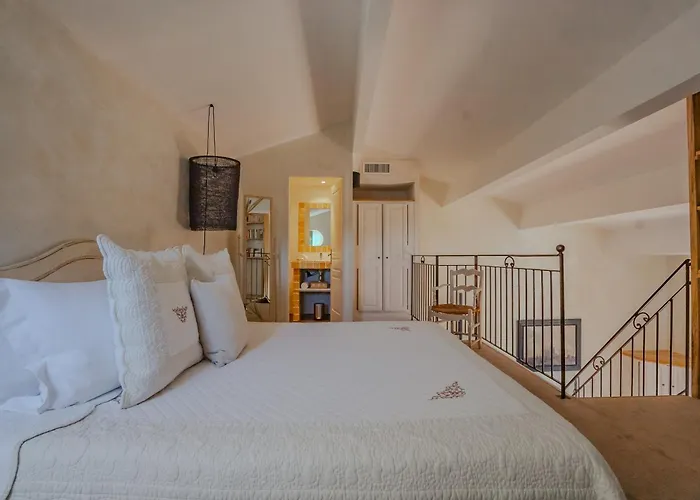 Hotel Omma à Roussillon en Isere