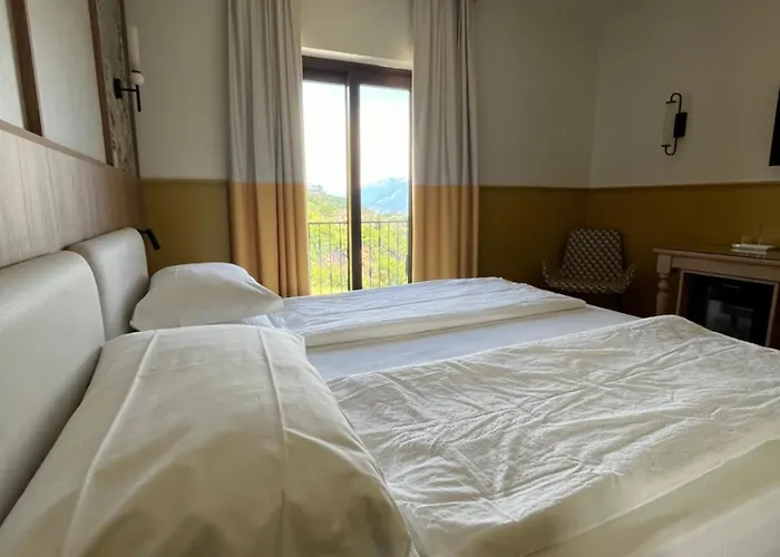 Hotels in Tremosine