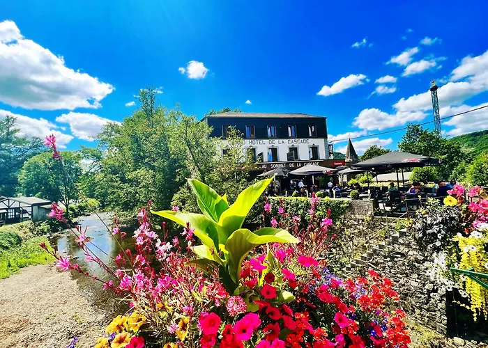 Au Sommet De La Cascade