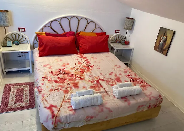 Oasi del cuore - graziose camere con vista mare a 7 min dal mare di Castiglioncello
