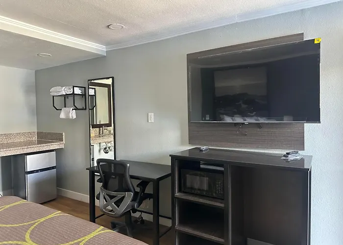 Super 8 By Wyndham Redlands/San Bernardino Motel