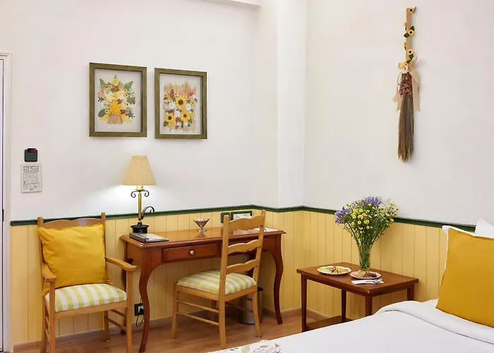 The Gordon House Hotel - Near Gateway Of India Bombay