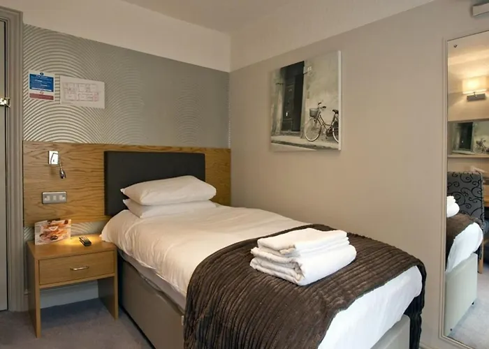 Oyo The Red Lion Hotel Luton 