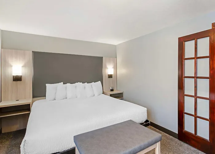 Best Western Plus Weston Inn