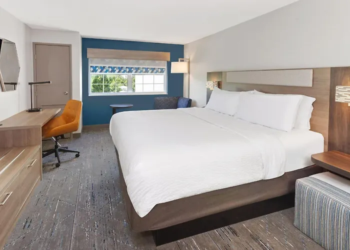 Holiday Inn Express & Suites Port Washington By Ihg