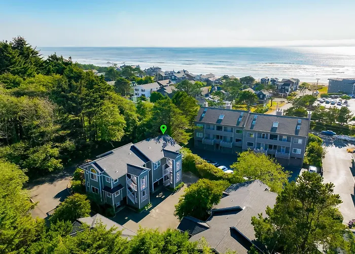 Cozy Cannon Beach Condo