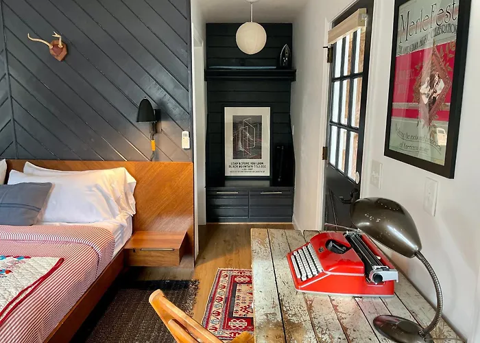 Outpost Inn Highlands