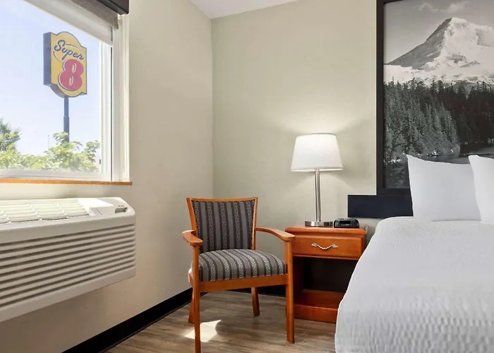 Super 8 By Wyndham Roseburg Hotel