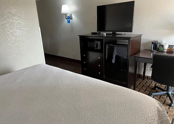 Days Inn By Wyndham Joplin