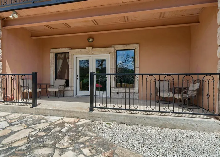 Blanco Riverside Cottages