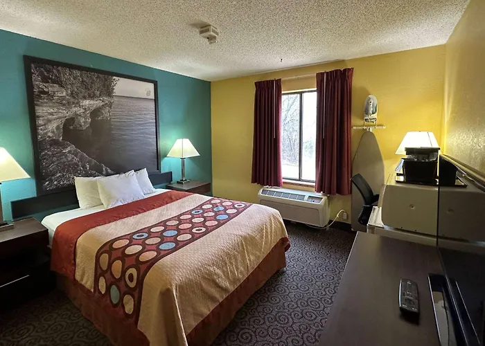 Super 8 By Wyndham Appleton Hotel