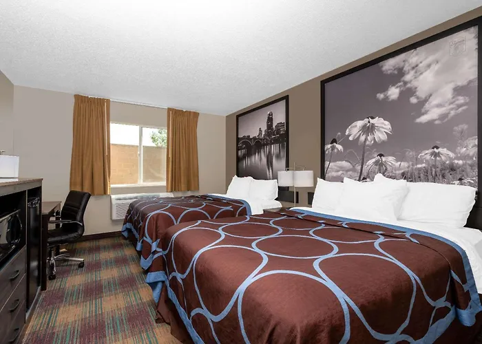Super 8 By Wyndham Glenwood Hotel