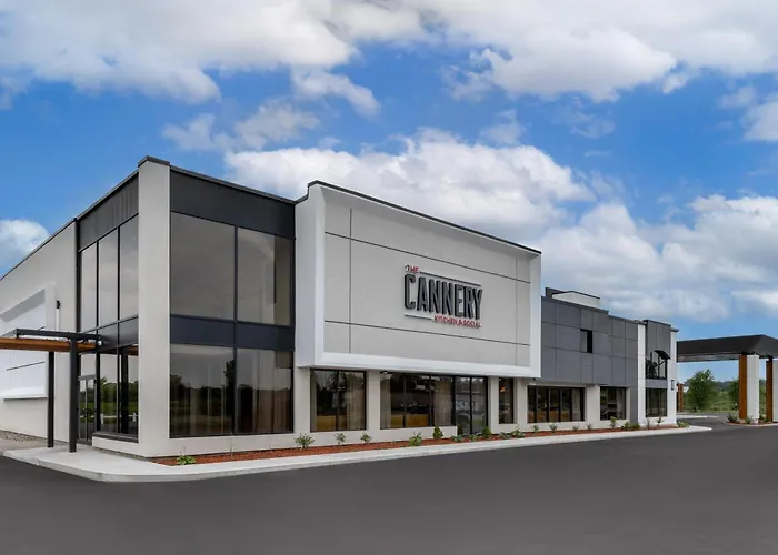 Doubletree By Hilton Kingston - Newly Renovated Hotel