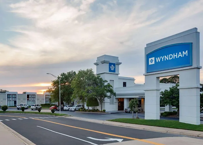 Wyndham Riverfront Hotel