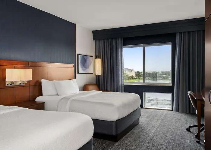 Courtyard By Marriott Evansville East