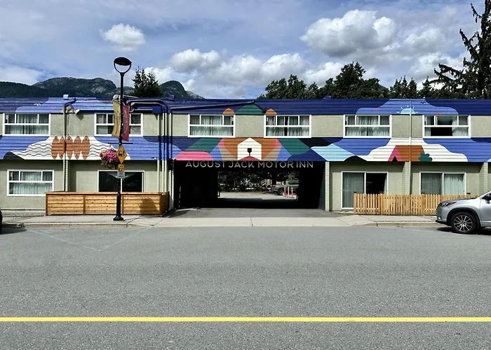 Squamish Hotels