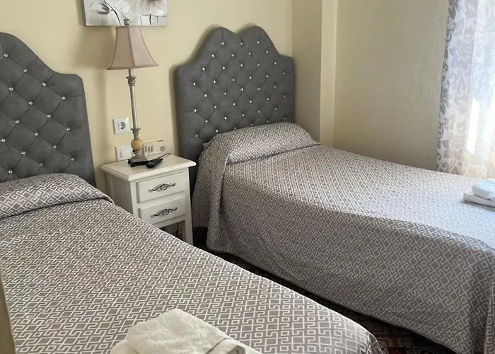 Hostal Flor De Lis- Lojo