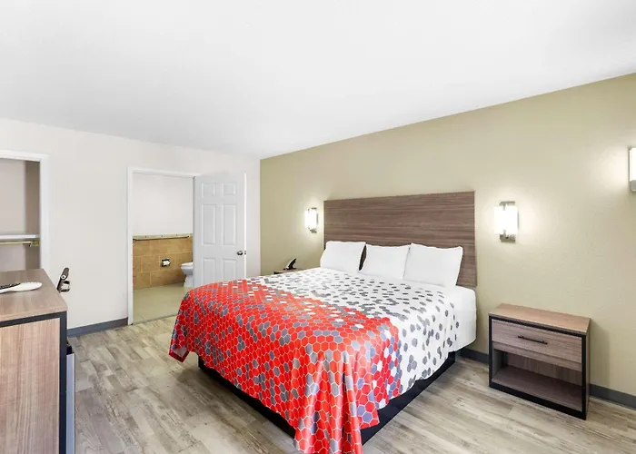 Econo Lodge Inn & Suites Ocean Springs - Biloxi