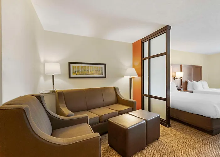 Comfort Suites East Lincoln - Mall Area