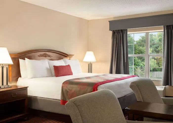 Ramada By Wyndham Pigeon Forge North Hotel