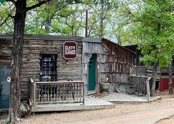 Acorn Hideaways Canton Cozy Frontier Rm For 3 Full Bathtub