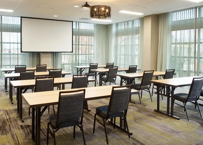 Courtyard By Marriott Seattle Everett Downtown