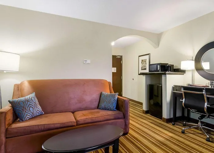 Comfort Suites Topeka Northwest