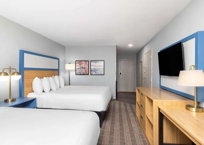 The Inn & Suites Omaha Near Zoo