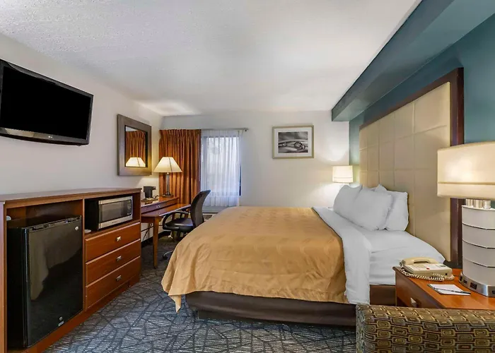 Quality Inn Austintown-Youngstown West