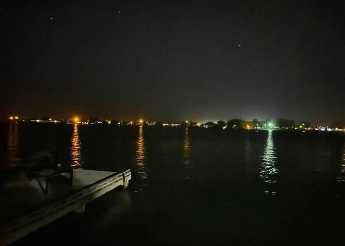 Lakeshore Inn Water Front Moses Lake