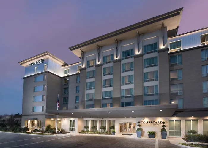Courtyard By Marriott Atlanta Alpharetta/Avalon Area Hotel