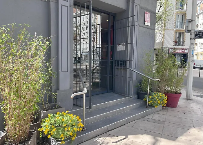 Hotel Sixteen Paris Montrouge