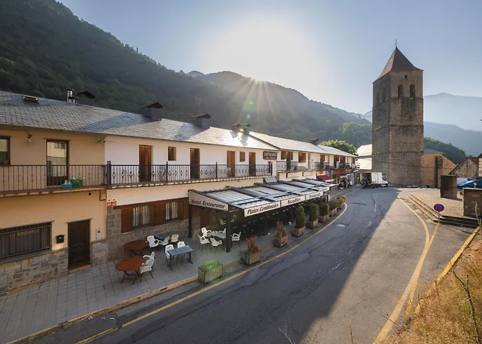 Hostal Los Valles Bielsa