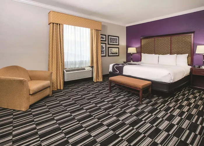 Baymont By Wyndham Dallas South-Desoto