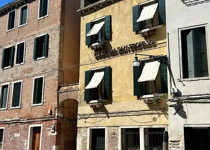 Ca' San Trovaso - 6 Rooms Veneza