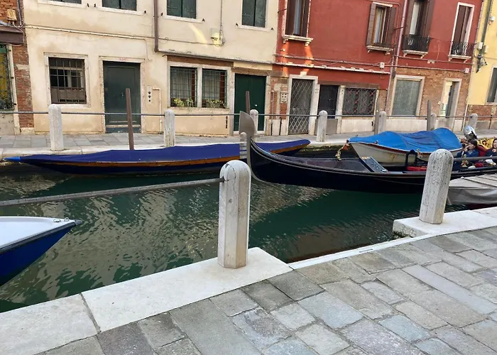 Ca' San Trovaso - 6 Rooms Veneza