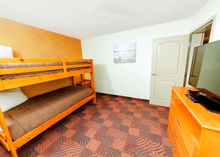 Service Plus Inns And Suites YYC