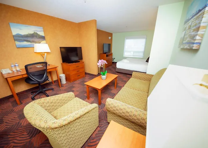 Service Plus Inns And Suites YYC