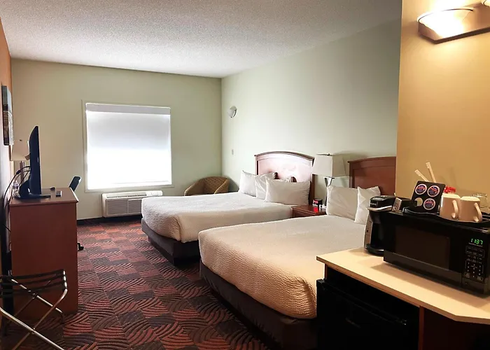 Service Plus Inns And Suites YYC