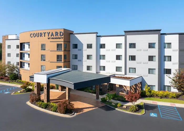 Courtyard By Marriott Auburn Hotel