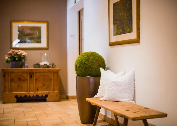Tonzhaus Hotel Senale