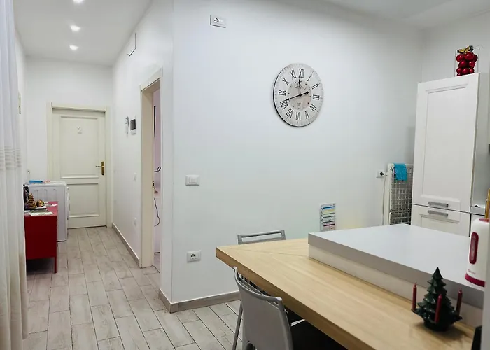 Modern Room With Private Bathroom Trient