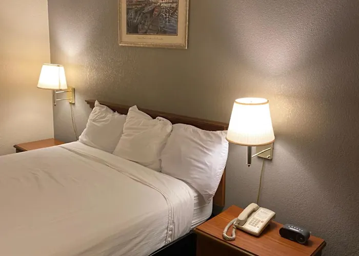 Baymont By Wyndham Logan Hotel