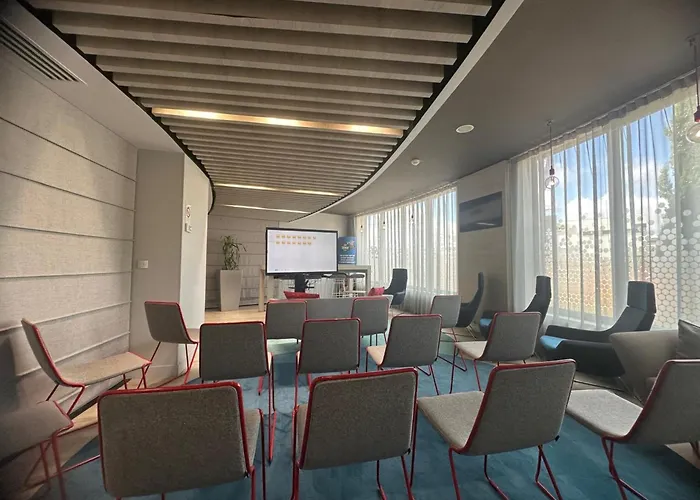 Holiday Inn Express Paris - Velizy By Ihg