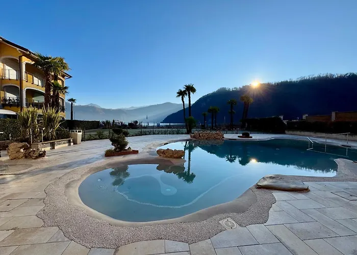 Yachting Residence - Private Dock, Lake Access & Spa Lavena Ponte Tresa