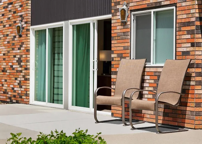 Delta Hotels By Marriott Helena Colonial