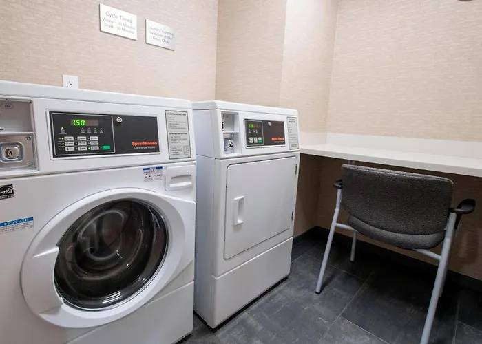 Courtyard By Marriott Atlanta Alpharetta/Avalon Area Hotel