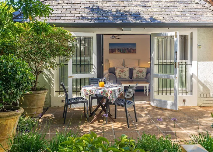 Hedge House Guest House Le Cap