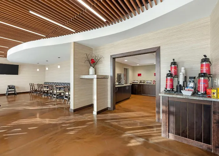 Best Western Plus Lakeview Hotel